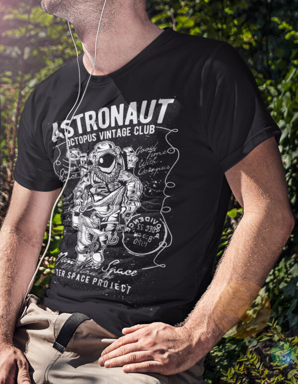 Astronaus Octopus Space Animal Graphic T-shirt - Image 3