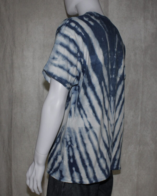 V Pattern Indigo Tie Dye T-Shirt - Image 4