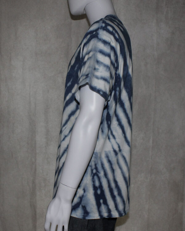 V Pattern Indigo Tie Dye T-Shirt - Image 3